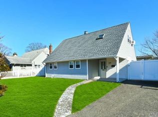 2469 Putnam Dr, East Meadow, NY 11554