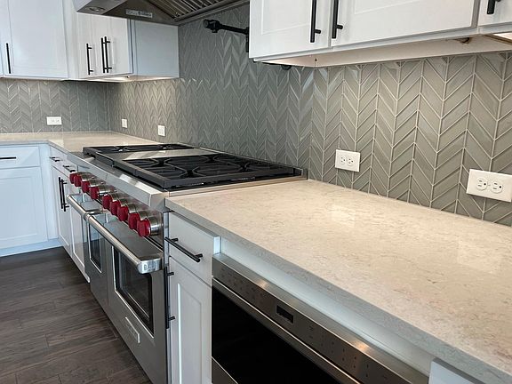 5th image of 938 N Bannock St #1026
