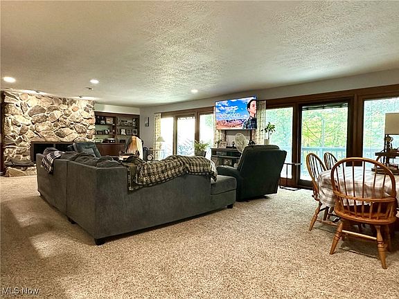 5th image of 700 Hidden Valley Dr NE