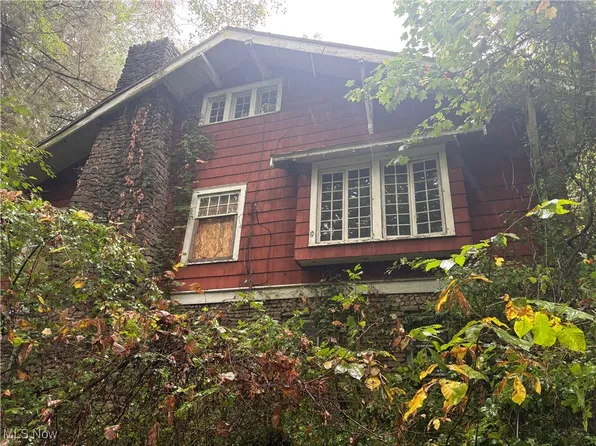 737 Vernon Odom Blvd, Akron, OH 44307