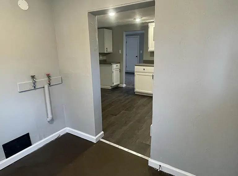 2228 Liberty St — Photo 6