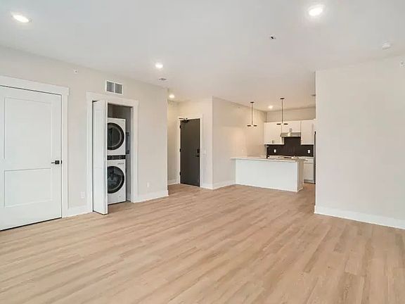 4th image of 3139 Prospect St #310