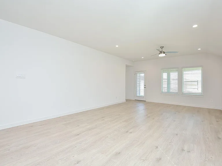 1130 Vista Pointe Dr — Photo 7