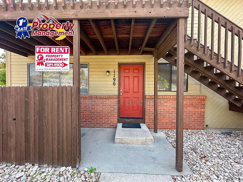 2 bed, 1.0 bath, 840 sqft, $1,395 — Photo 2