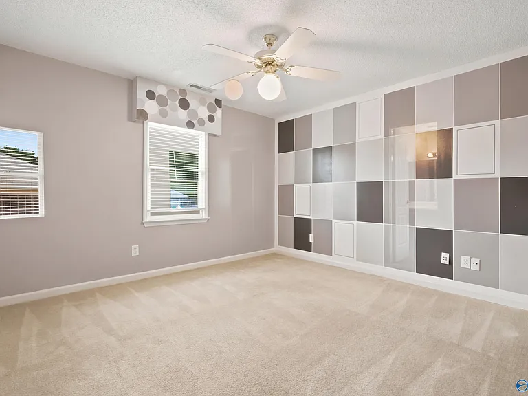 135 Castleton Dr — Photo 12