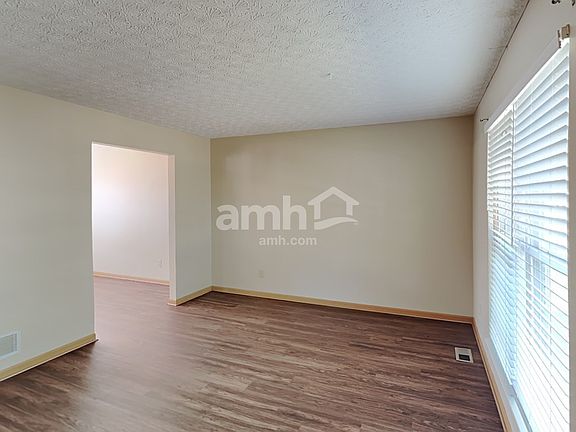 5th image of 467 Greenhill Dr
