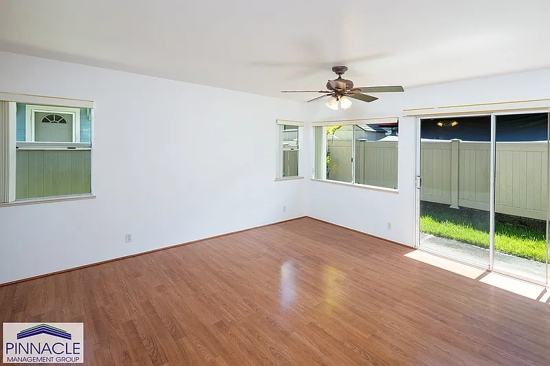 3 bed, 2.5 bath, 1332 sqft, $3,700 — Photo 3