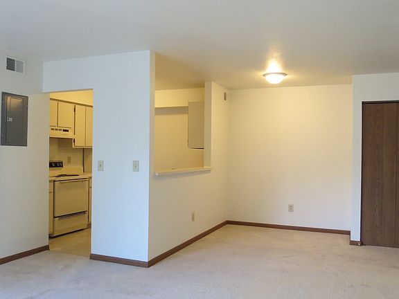 5th image of 827 Arbor Creek Dr APT 208