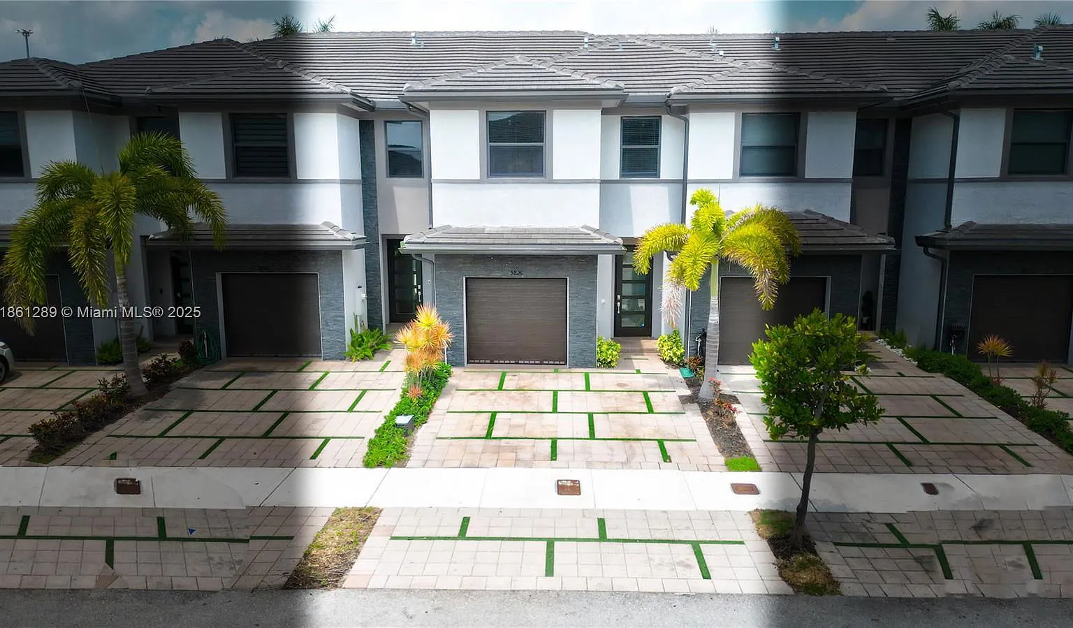 3 bed, 2.5 bath, $3,600 — Photo 1