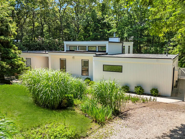 94 Peconic Hills Dr — Photo 34