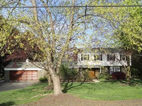136 Rawlins Run Rd, Pittsburgh, PA 15238