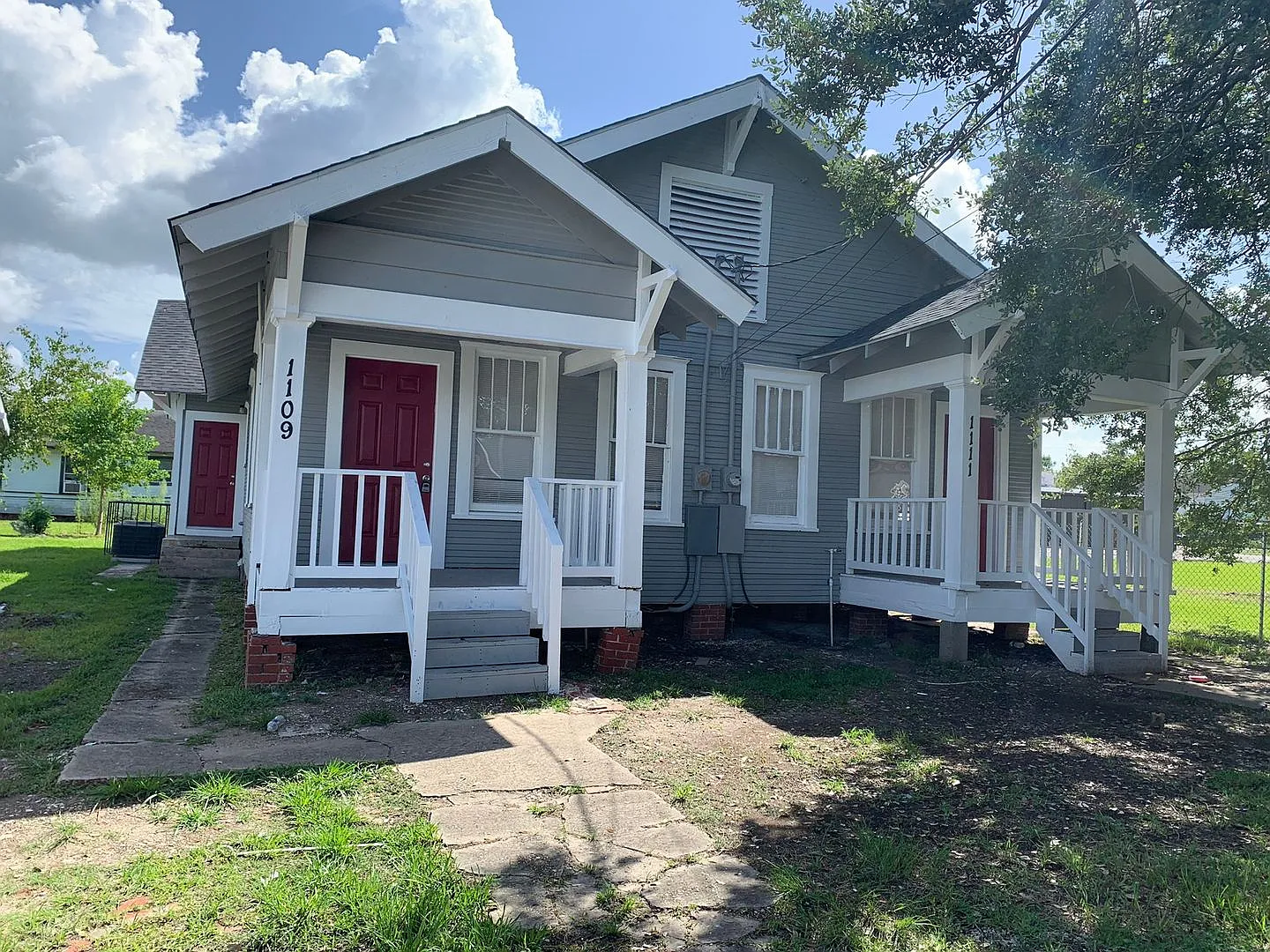 1107 Avenue A — Photo 2
