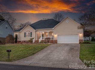 108 Deerfield Dr, Mount Holly, NC