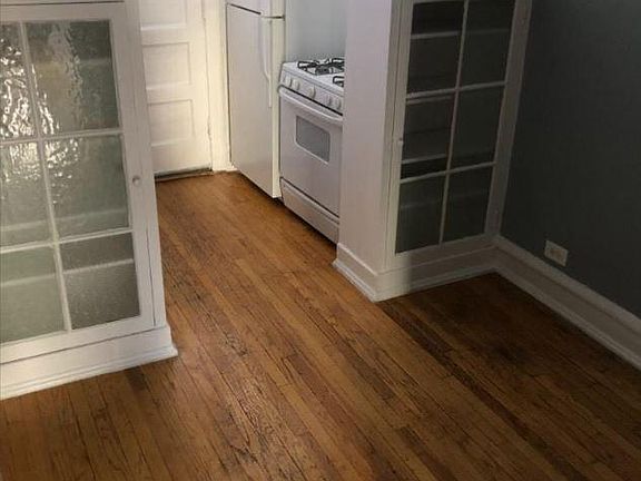 3rd image of 6366 N Hermitage Ave #2