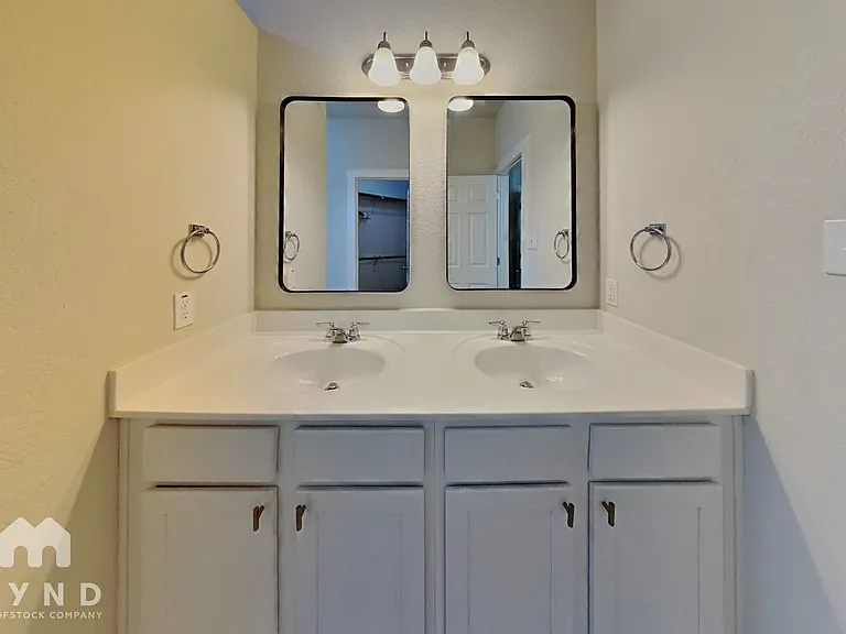 16304 Travesia Way — Photo 10