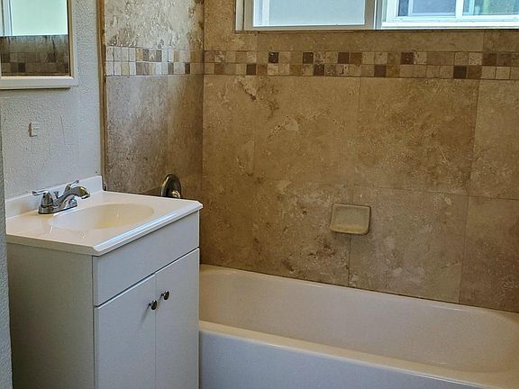 4th image of 3982 Hamilton St