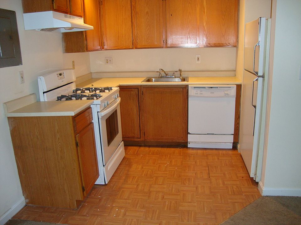1st image of 28 Weymouth St APT 16