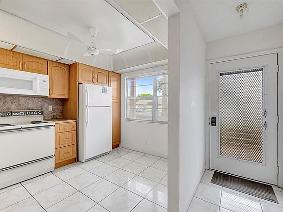 3rd image of 2004 Granada Drive #D1