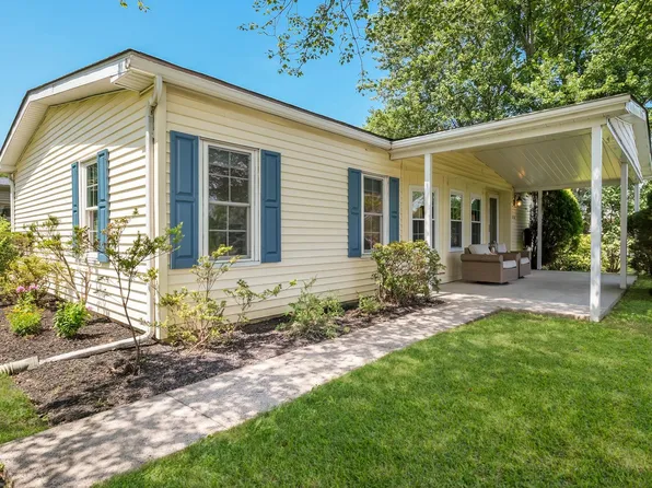 770 Locust Dr, North Wales, PA 19454