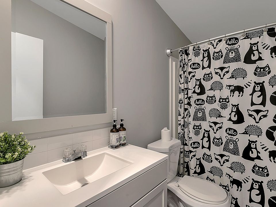 1st image of 625 N 67th Dr #19