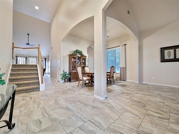 3rd image of 32923 Westwood Square West Dr