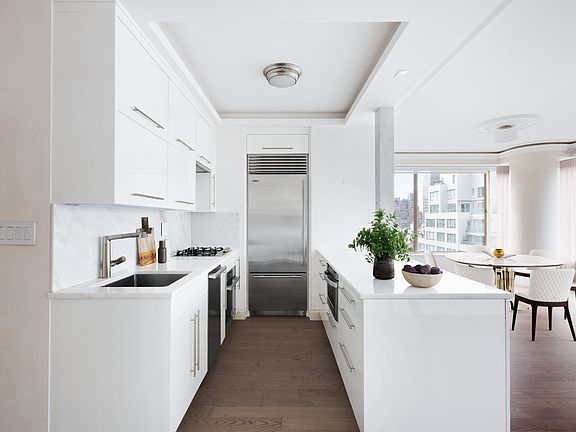 3rd image of 200 E 69th St APT 17A