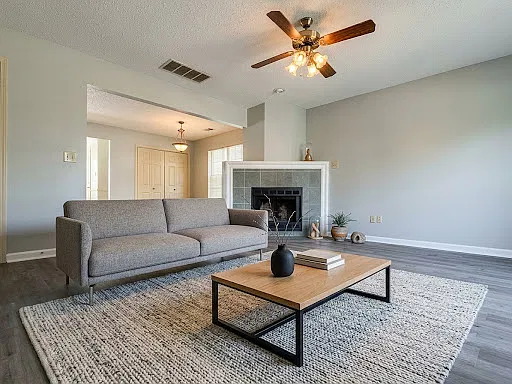 2 bed, 1.5 bath, 1442 sqft, $1,395 — Photo 2