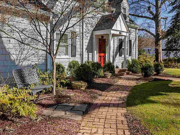 3rd image of 445 Connecticut Ave