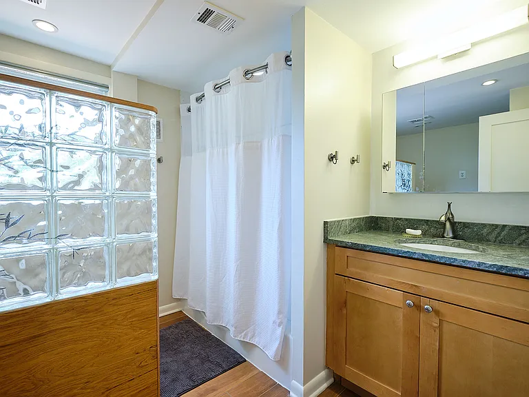 1318 Perry St NE — Photo 26