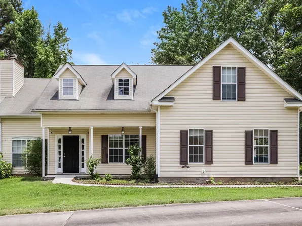 92 Dogwood Lakes Dr, Hampton, GA 30228