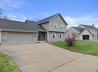 N77W15820 Crossway Dr, Menomonee Falls, WI 53051