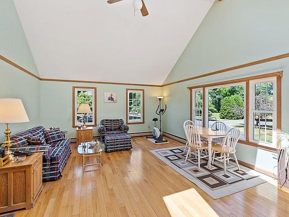 2nd image of 5 Applewood Dr