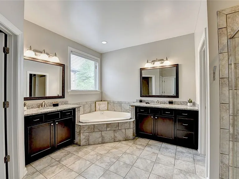 2540 Maple Ridge Ln — Photo 52