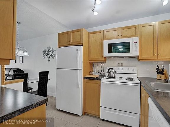 2nd image of 2600 W Sunrise Lakes Dr #105