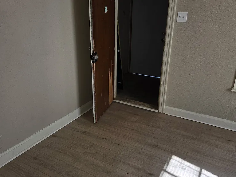 1518 Chandler St — Photo 5