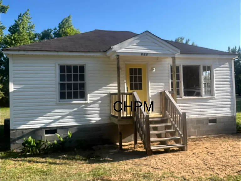 604 Bee St — Photo 1