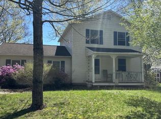 1 Robin Hood Ct, Saratoga Springs, NY 12866