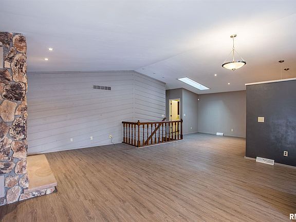 3rd image of 1901 Glenwood Dr