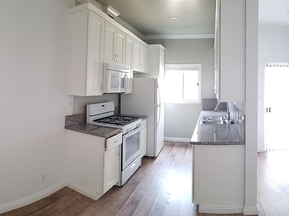 3rd image of 8020 Blackburn Ave APT 4