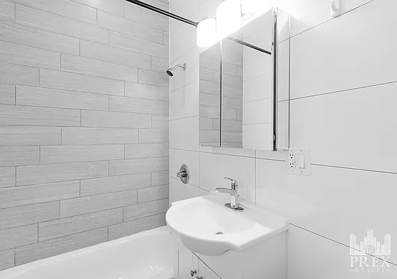 Bathroom, photo 1