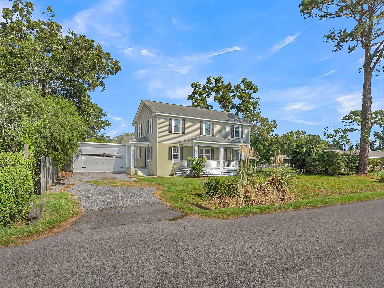 4 bed, 3.0 bath, 2460 sqft, $4,000 — Photo 1