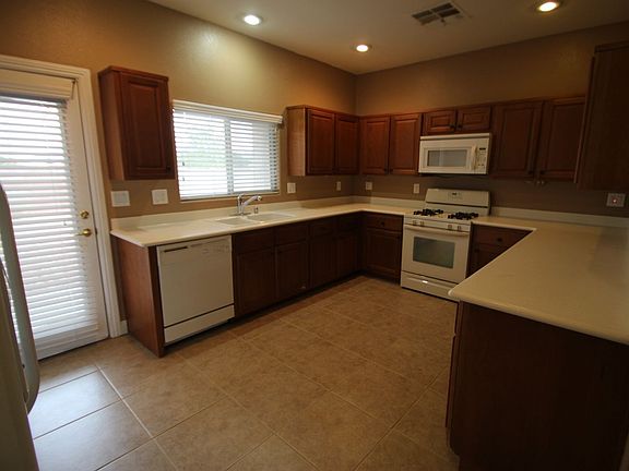 3rd image of 8800 Blue Wolf St #572524