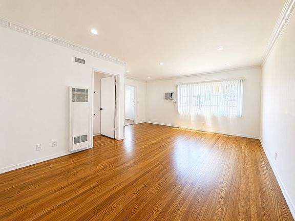 5th image of 1624 N Alexandria Ave APT 3