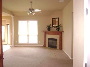 825 SW 40th St, Moore, OK 73160