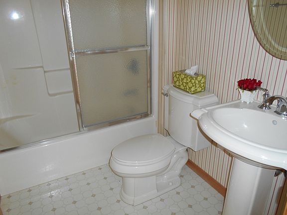 5th image of 414 Stoney Point Dr