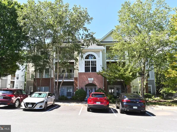 1516 N Point Dr APT 303, Reston, VA 20194