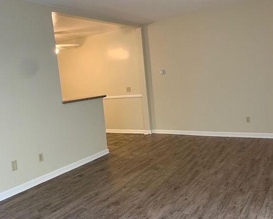 5th image of 1918 Grismer Ave APT F