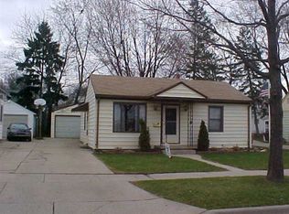 824 Stanley St, Lansing, MI 48915