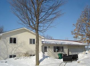 955 Ludtke Ln NW, Hutchinson, MN 55350