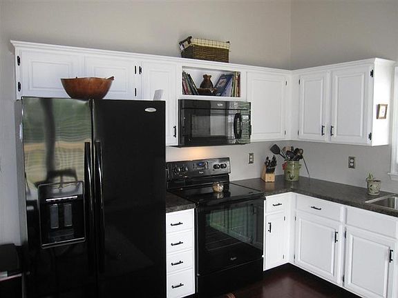 3rd image of 3824 Forest Green Dr